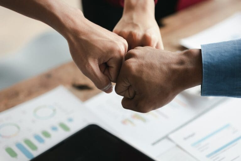 Coordination of the startup management team, businessmen joint venture start up companies, they are